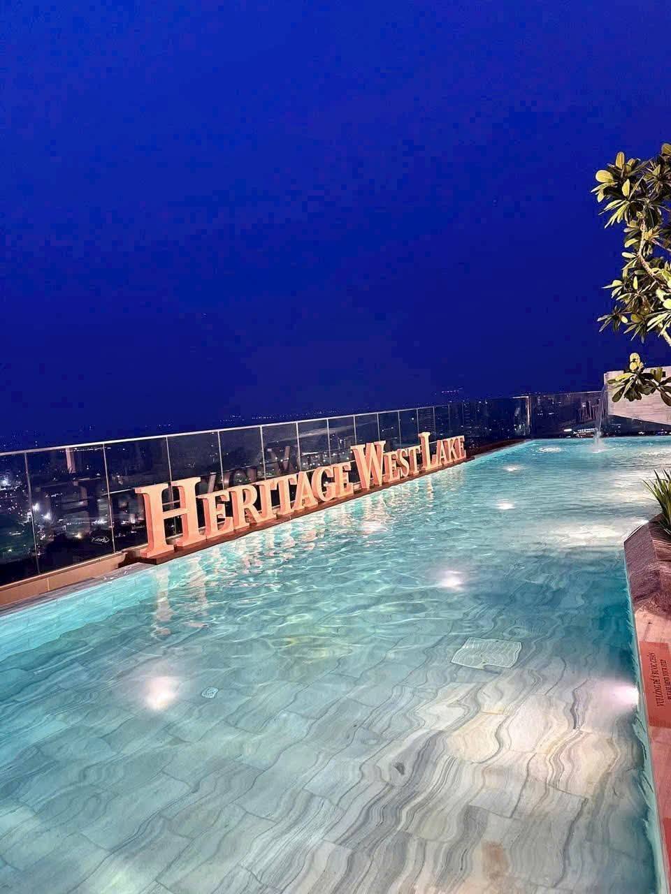 View bể bơi Heritage West Lake